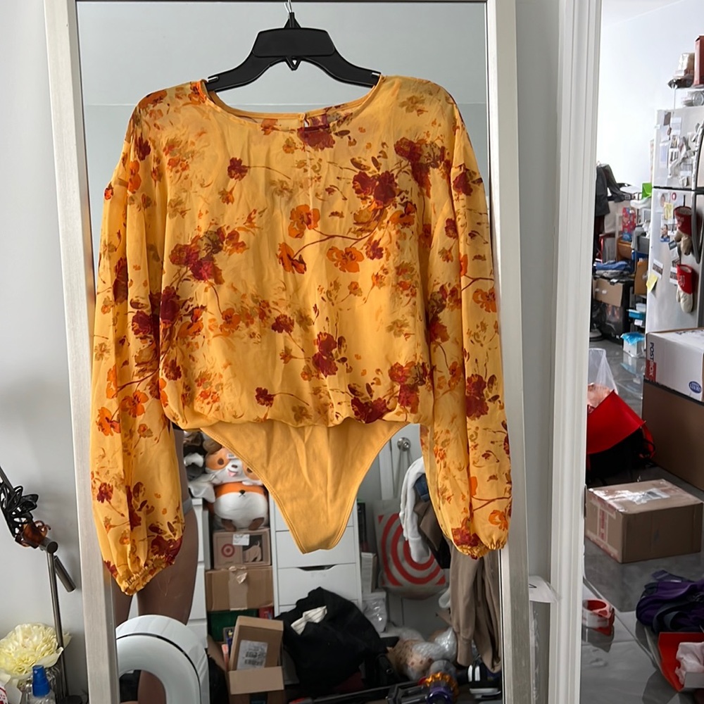 NWT aritzia babaton Talmont floral bodysuit size medium